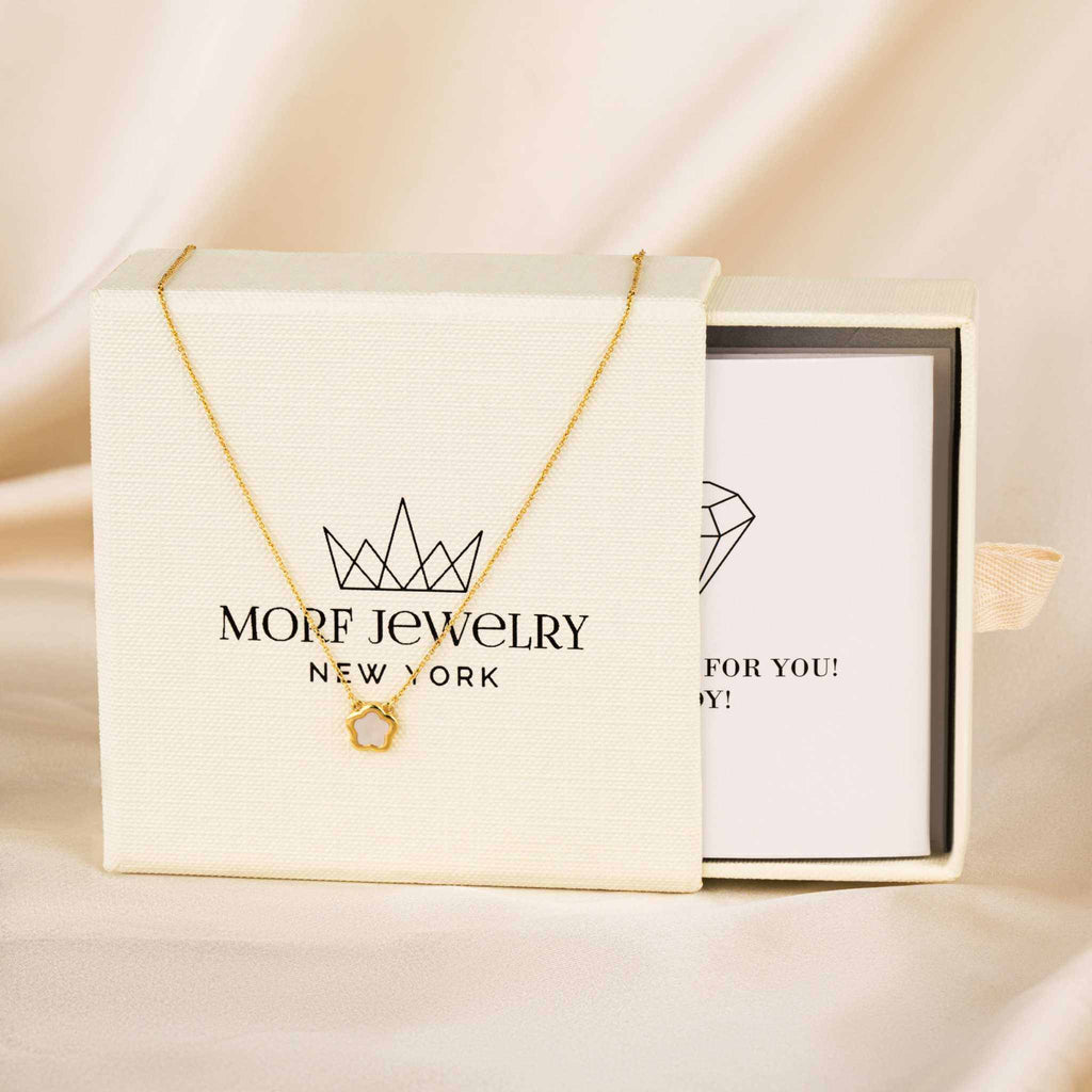Nacre Flower Necklace